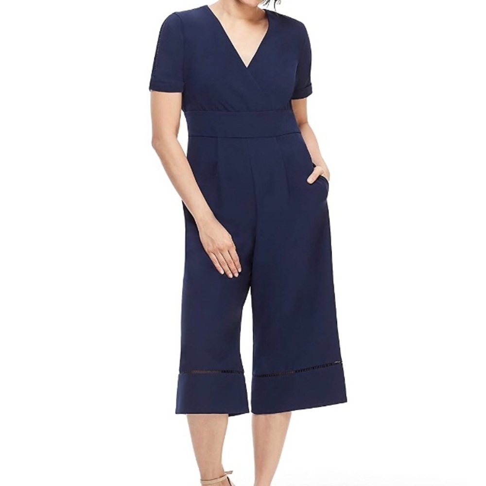 Maggy London short sleeve crop crepe jumpsuit S 6 Navy NWT